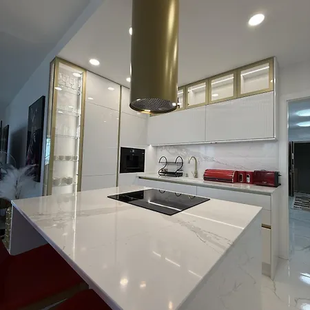 Premium! Skyline Panorama Full Sea View, Pool, Sauna, Free Parking! Apartament